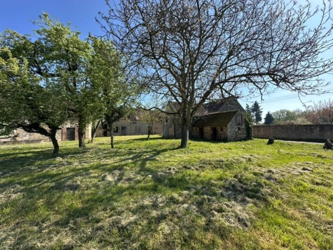 Photos 5 - Touristique - Ferrières proche à 3 mn - Corps de ferme de 4 bâtiments potentiel de 120 m2 environ sur Terrain de 1 427 M2