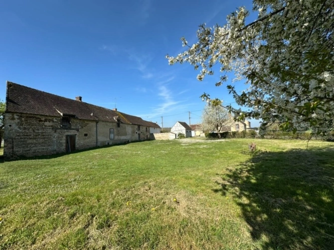 Photos 4 - Touristique - Ferrières proche à 3 mn - Corps de ferme de 5 bâtiments potentiel de 250 m2 environ sur Terrain de 2785 M2