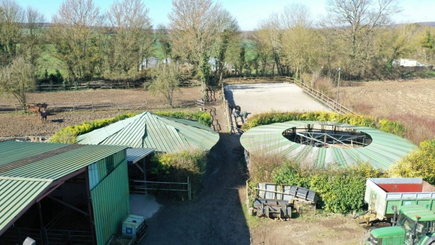 Photos 1 - Équestre - Propriété Équestre avec Maison d'Habitation et Gîte - 4