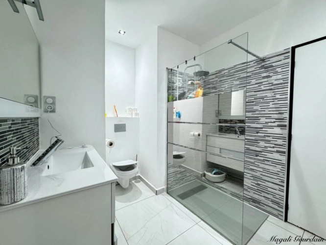 Photos 13 - Prestige - EN EXCLUSIVITE - A VENDRE - PROPRIETE D'EXCEPTION AVEC VUE MER ET POTENTIEL LOCATIF REMARQUABLE - SAINTE ANNE
