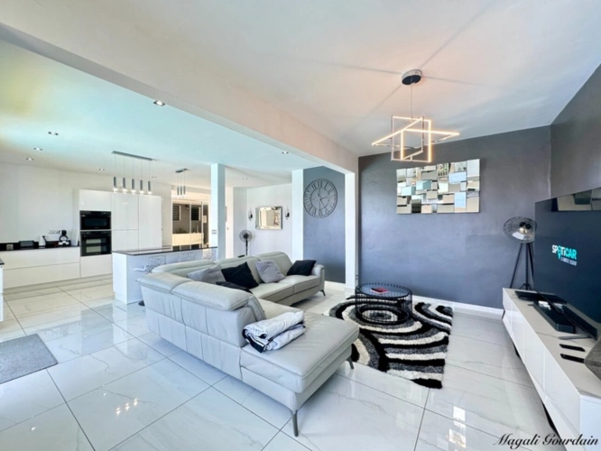 Photos 18 - Prestige - EN EXCLUSIVITE - A VENDRE - PROPRIETE D'EXCEPTION AVEC VUE MER ET POTENTIEL LOCATIF REMARQUABLE - SAINTE ANNE