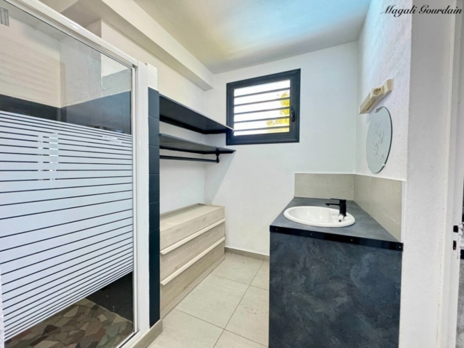 Photos 28 - Prestige - EN EXCLUSIVITE - A VENDRE - PROPRIETE D'EXCEPTION AVEC VUE MER ET POTENTIEL LOCATIF REMARQUABLE - SAINTE ANNE
