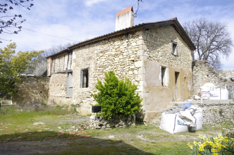 Photos 5 - Touristique - SAINT JEAN POUTGE, à vendre propriete de charme 8 pièces + potentiel gîtes indépendants sur 7.4 ha de terrain