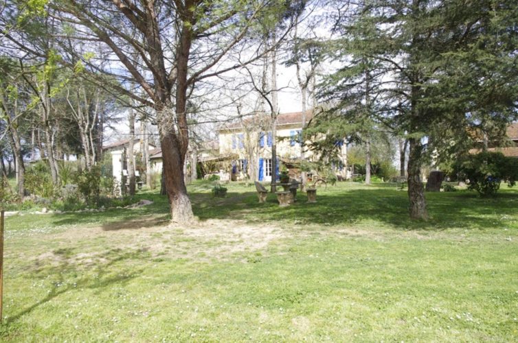 Photos 8 - Touristique - SAINT JEAN POUTGE, à vendre propriete de charme 8 pièces + potentiel gîtes indépendants sur 7.4 ha de terrain
