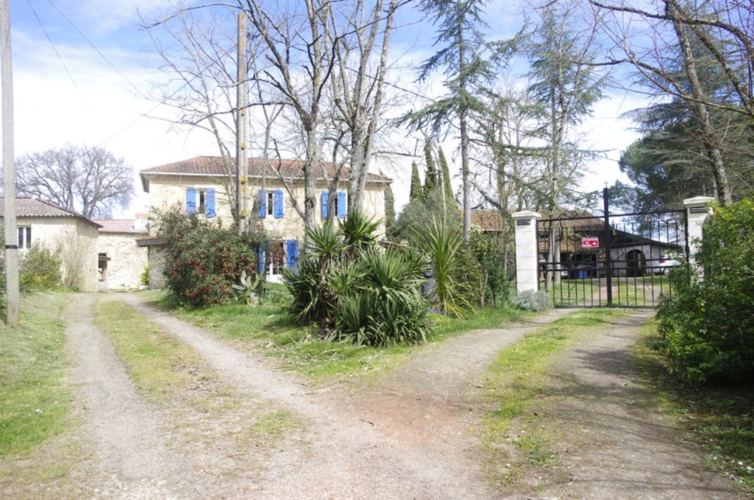 Photos 14 - Touristique - SAINT JEAN POUTGE, à vendre propriete de charme 8 pièces + potentiel gîtes indépendants sur 7.4 ha de terrain