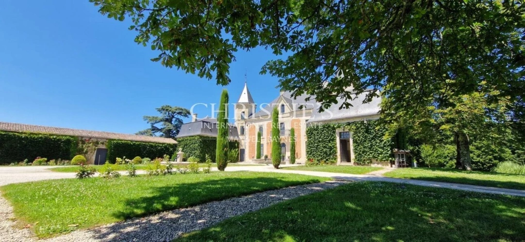 Photos 2 - Équestre - A vendre à Sainte Foy la Grande, magnifique propriété viticole et équestre, 80 ha de vignes et 35ha de bois