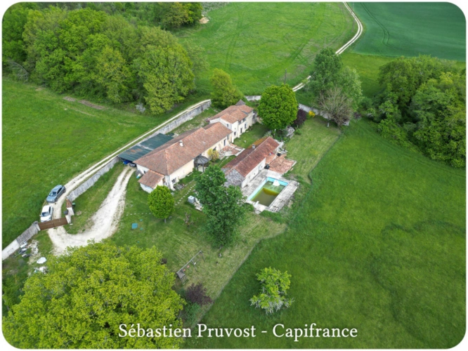 Photos 3 - Prestige - Propriete à vendre 6 pièces proche de BRANTOME (24), site en sommet de colline, clos de murs, piscine, annexe, dépendances