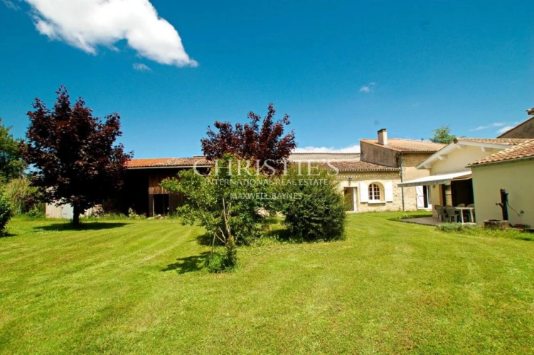 Photos 20 - Prestige - Charmante propriété dans le Médoc avec une maison principale, un gite, une annexe et une piscine