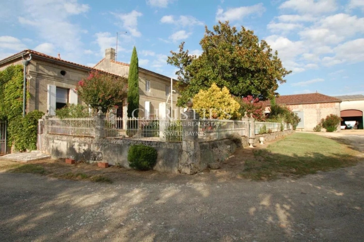 Photos 4 - Viticole - A vendre belle propriété de 18 ha avec une position dominante - Top terroir - A 35 mn de Bordeaux