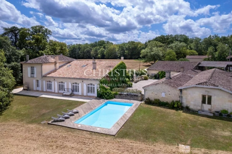 Photos 1 - Prestige - A vendre Entre-Deux-Mers très beau domaine viticole avec un excellent terroir, des vins de qualité et un beau Château