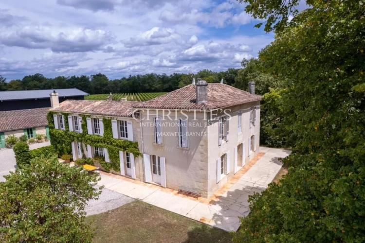 Photos 2 - Prestige - A vendre Entre-Deux-Mers très beau domaine viticole avec un excellent terroir, des vins de qualité et un beau Château