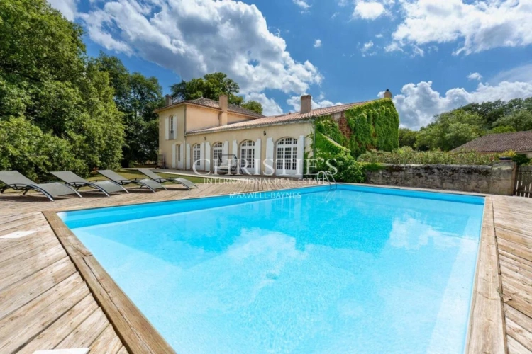 Photos 3 - Prestige - A vendre Entre-Deux-Mers très beau domaine viticole avec un excellent terroir, des vins de qualité et un beau Château