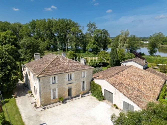 Photos 1 - Viticole - A vendre beau domaine viticole clé en main sur les rives de la Dordogne à proximité de Saint-Emilion