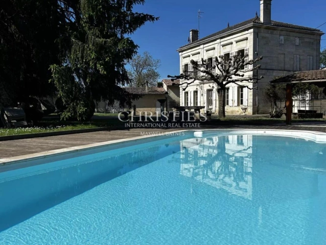 Photos 1 - Viticole - A vendre domaine viticole familiale avec une belle superficie viticole, une demeure de charme, gîte et bâtiments d’exploitation