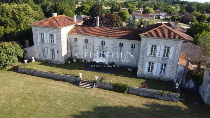 Photos 3 - Prestige - A vendre - propriété viticole de 11 ha - Belle chartreuse à rénover