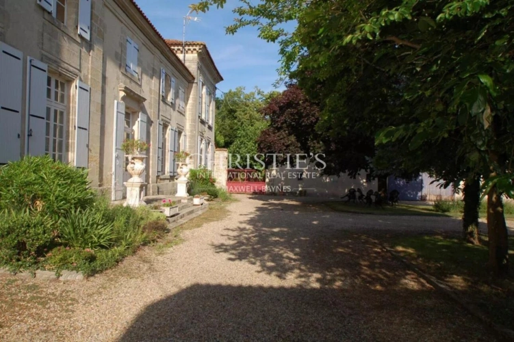 Photos 14 - Prestige - A vendre - propriété viticole de 11 ha - Belle chartreuse à rénover
