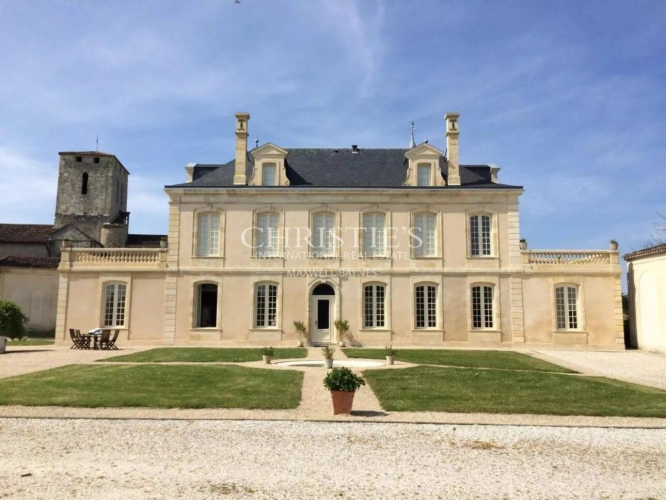 Photos 3 - Viticole - Beau Château à vendre avec 1 ha en AOC Médoc
