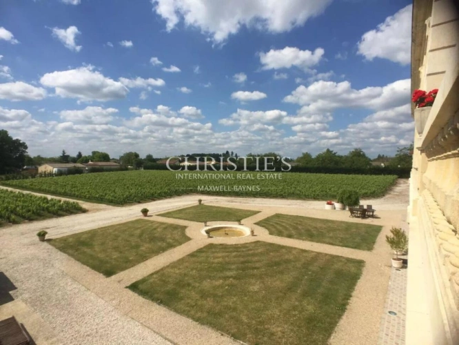 Photos 5 - Viticole - Beau Château à vendre avec 1 ha en AOC Médoc