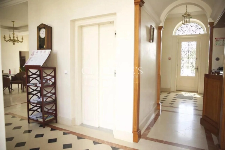 Photos 8 - Viticole - Beau Château à vendre avec 1 ha en AOC Médoc