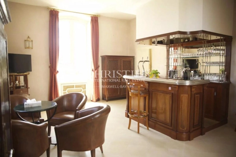 Photos 10 - Viticole - Beau Château à vendre avec 1 ha en AOC Médoc