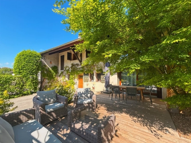 Photos 1 - Prestige - À VENDRE – Ferme Gessienne rénovée + Grange - PREVESSIN-MOENS (01)