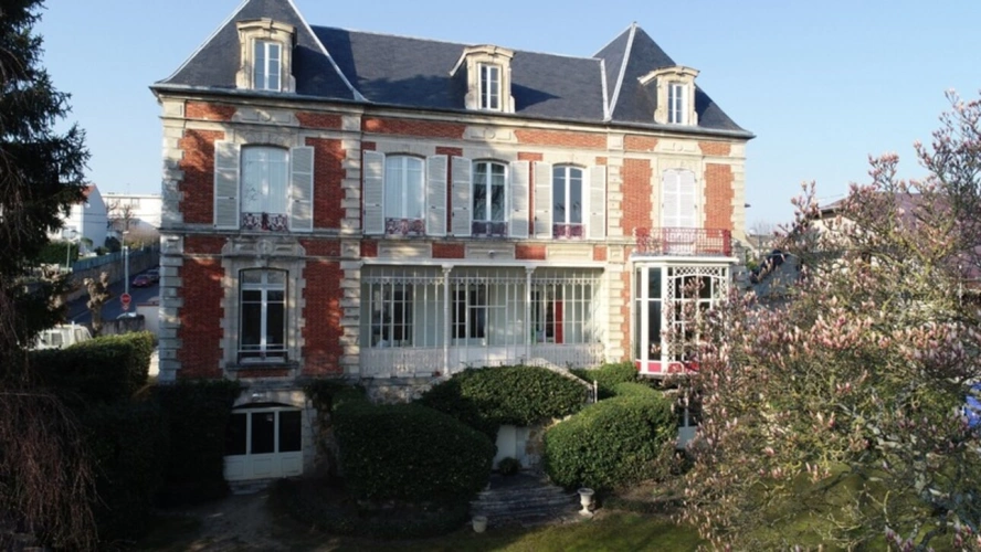 Photos 1 - Prestigious - Department Aisne (02), CHATEAU THIERRY center, 1850 residence of 600 m² of living space and enclosed