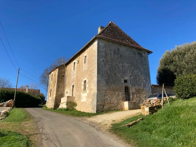 Photos 2 - Prestige - Vends maison forte du XIVème siècle dans le Périgord Pourpre - 166m²