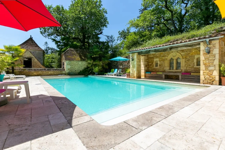 Photos 10 - Prestige - Authentique chartreuse du XVIII ème siècle avec ses 3 gîtes, sa piscine sur 10 ha environ