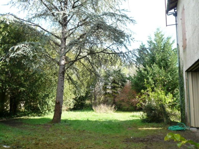 Photos 9 - Touristique -  BURIE (17) A Vendre CORPS de FERME et Ses Nombreuses Dépendances 
