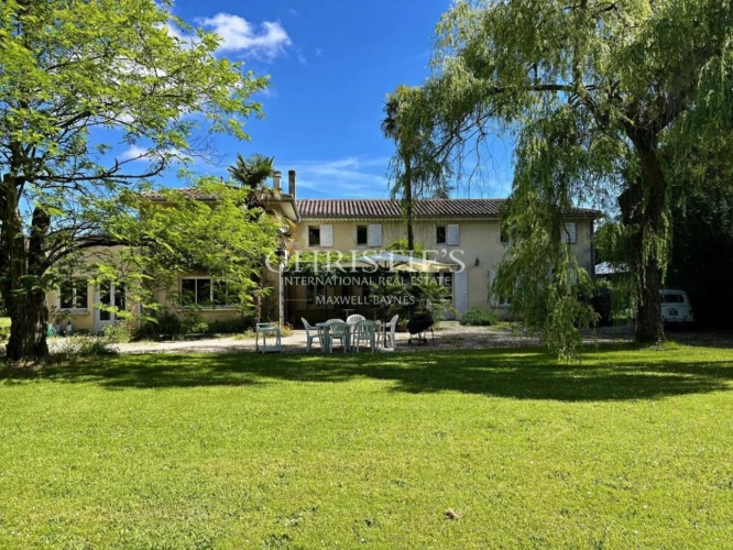 Photos 1 - Prestige - Charmante propriété dans le Médoc avec une maison principale, un gite, une annexe et une piscine