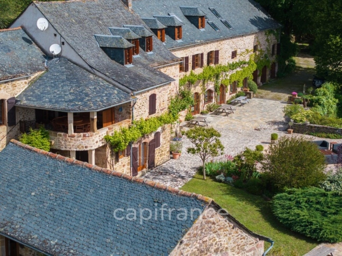 Photos 8 - Prestige - Vaste Propriété avec magnifique vue sur Najac, 15 chambres, piscine, tennis