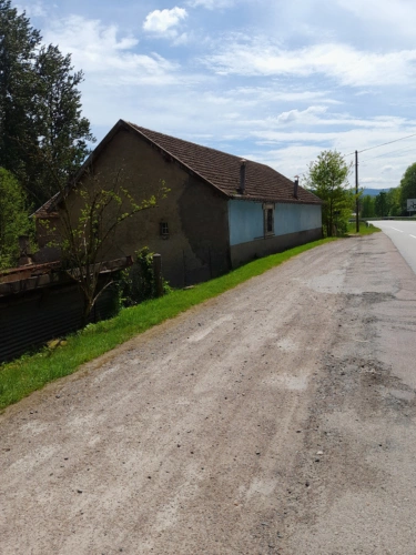 Photos 5 - Touristique - Ferme rénovée, sur 50 ares avec rivière
