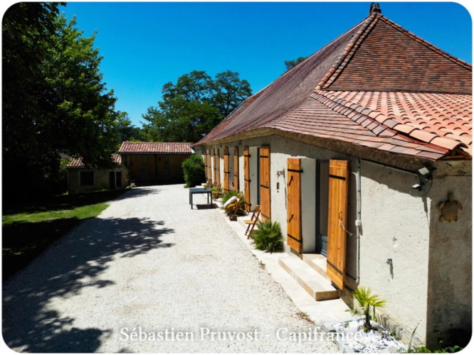 Photos 3 - Prestige - Propriété à vendre 7 pièces LES LECHES (24) 200m², 5 chambres, Terrain 10000m², Grange 150 m², Piscine, Sans travaux