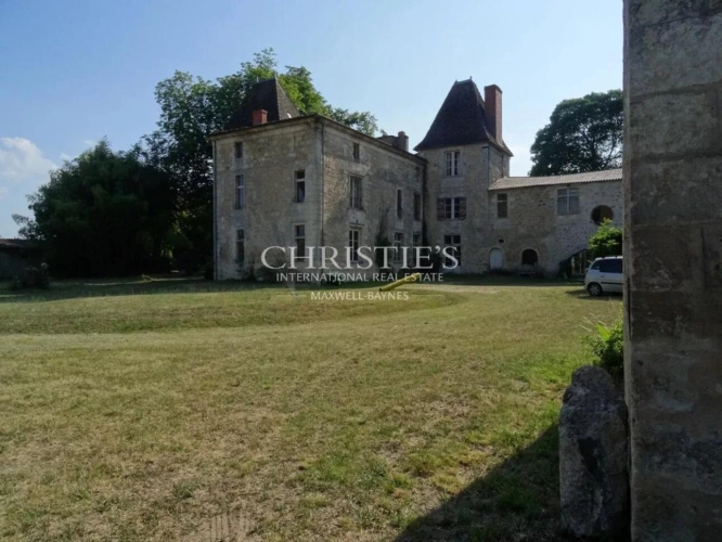 Photos 2 - Prestige - Historique château du 16ème siècle d'environ 750 m² - A 8 km de Bordeaux centre