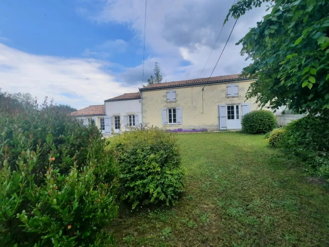 Photos 1 - Equestrian - Historical residence -3.6 ha horses and gites at 30 minutes La Rochelle
