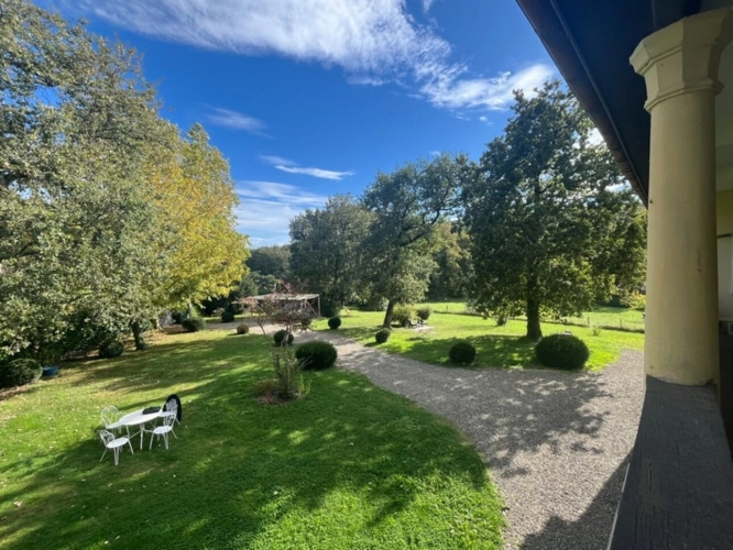 Photos 23 - Prestige - MIELAN 6 minutes: PROPRIETE de CHARME XVIIIs avec VUE, 5 chambres, garage, 1hectare, piscine, rénovation de qualité pour famille ou /et chambres d hôtes