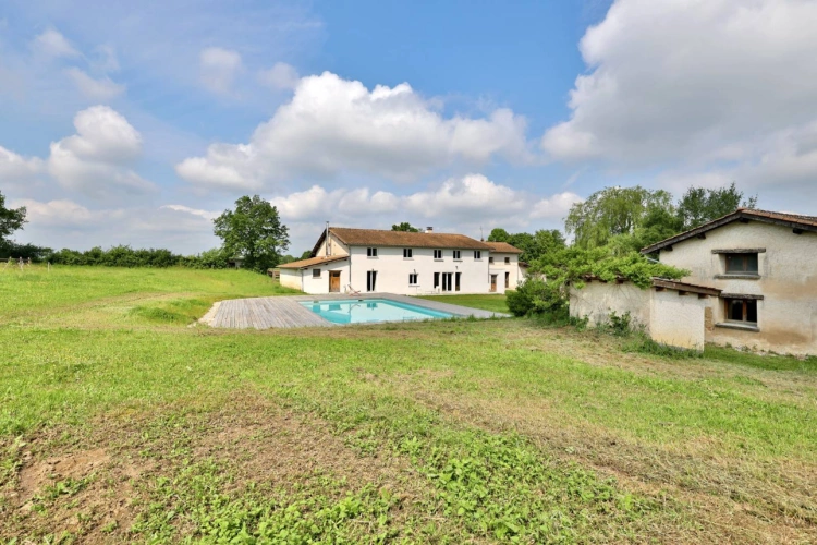 Photos 6 - Équestre - Domaine niché dans un écrin de verdure de 21 hectares, entièrement clôturé par des haies naturelles (01)