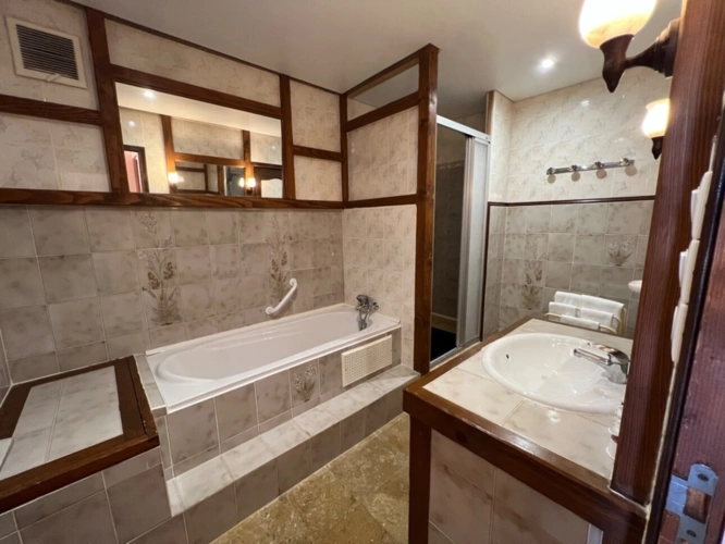 Photos 8 - Touristique - Dpt Côte d'Or (21), à vendre proche de BEAUNE propriete P34 de 1458 m²