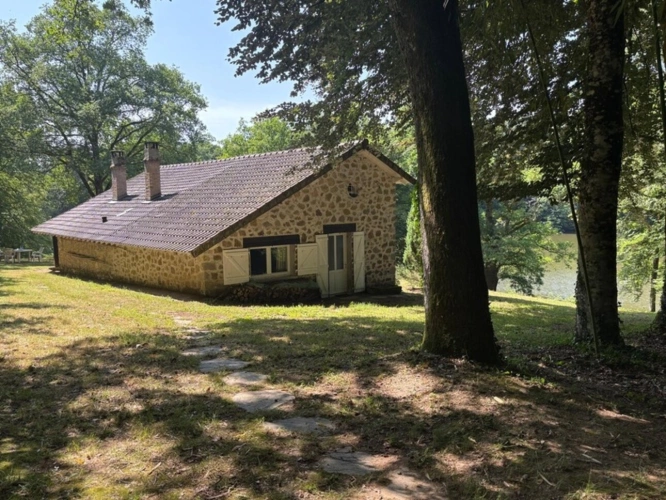 Photos 44 - Forestière - Un étang de plus de 2 hectares, une maison simple et vraie, au cœur de 10 hectares de nature préservée SAINT LEONARD DE NOBLAT (87)