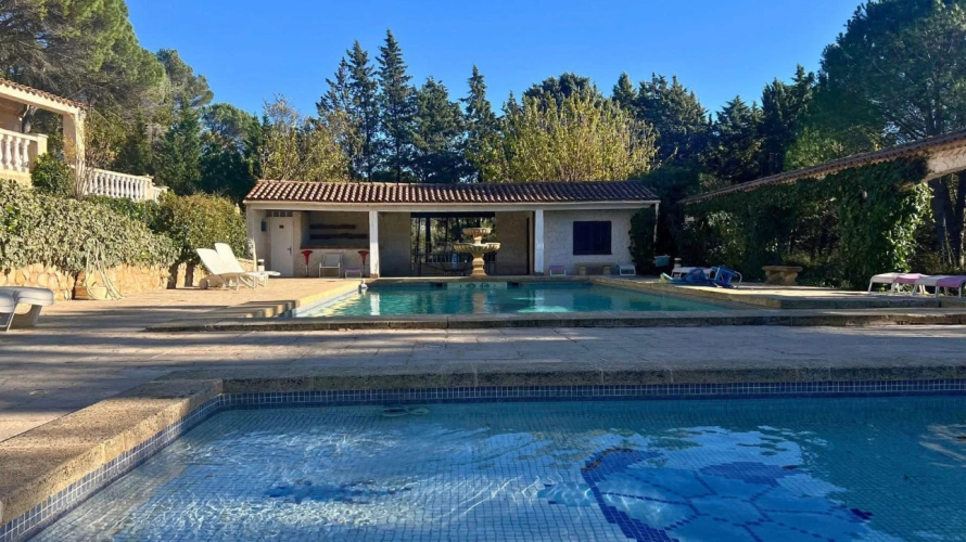 Photos 1 - Équestre - Propriété équestre de 3 hectares en Provence Verte (83)