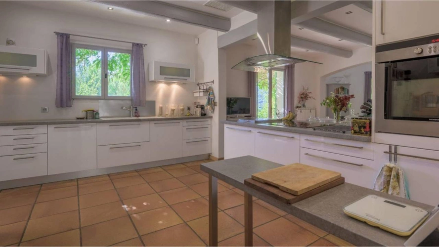 Photos 5 - Prestige - Propriété de 3 hectares aux portes du Luberon (13)