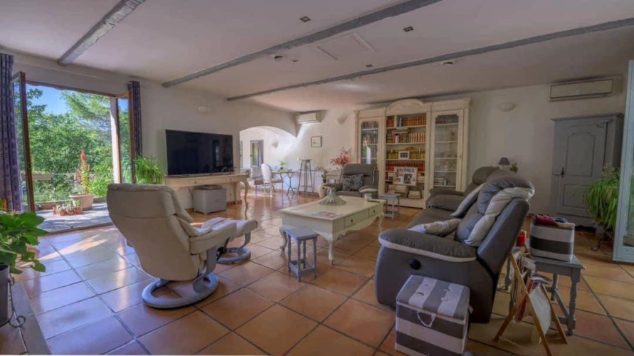 Photos 6 - Prestige - Propriété de 3 hectares aux portes du Luberon (13)