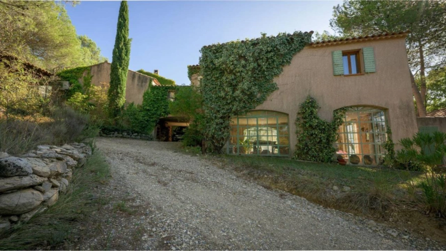 Photos 8 - Prestige - Propriété de 3 hectares aux portes du Luberon (13)