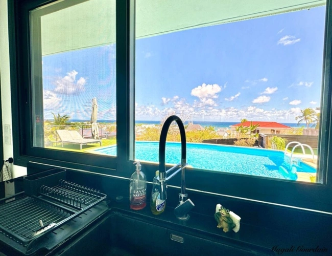 Photos 6 - Prestige - EN EXCLUSIVITE - A VENDRE - PROPRIETE D'EXCEPTION AVEC VUE MER ET POTENTIEL LOCATIF REMARQUABLE - SAINTE ANNE