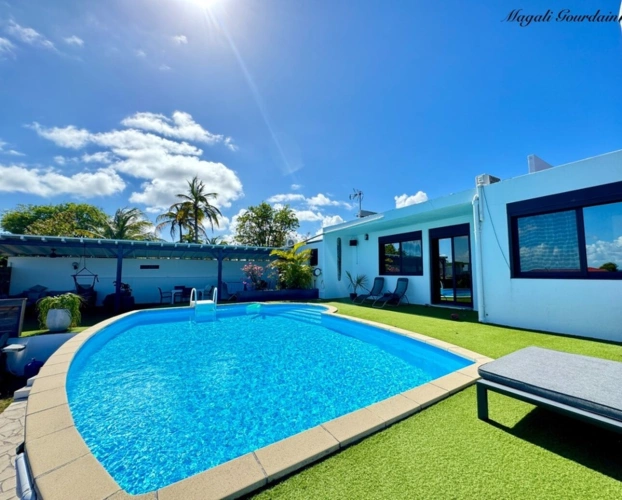 Photos 10 - Prestige - EN EXCLUSIVITE - A VENDRE - PROPRIETE D'EXCEPTION AVEC VUE MER ET POTENTIEL LOCATIF REMARQUABLE - SAINTE ANNE
