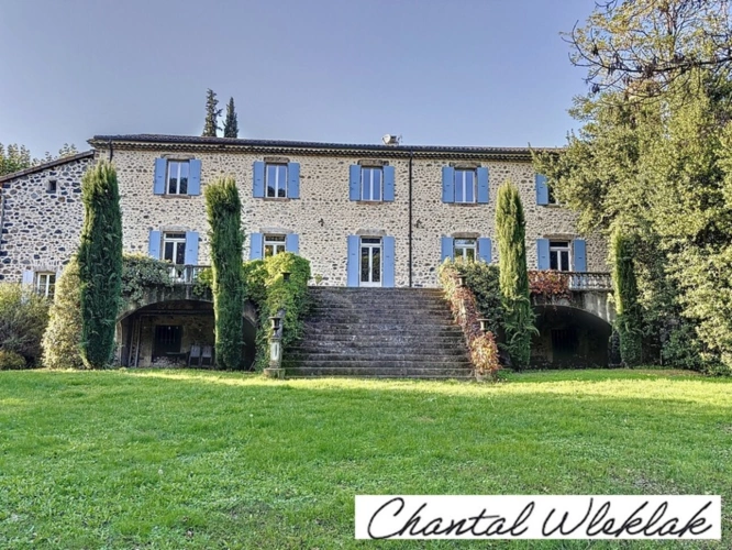 Photos 2 - Prestige - Propriété à vendre 19 Km N/O AUBENAS (07) - Superficie hab 772 m2 - Terrain 2 ha