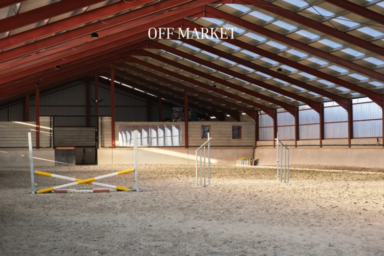 Photos 1 - Équestre - OFF MARKET -  Ecurie en activité