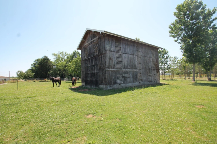 Photos 2 - Touristique - Ancien séchoir à tabac – 83 m² – Terrain de 3 650 m² – Potentiel de réhabilitation en habitation proche de CASTELJALOUX (47)