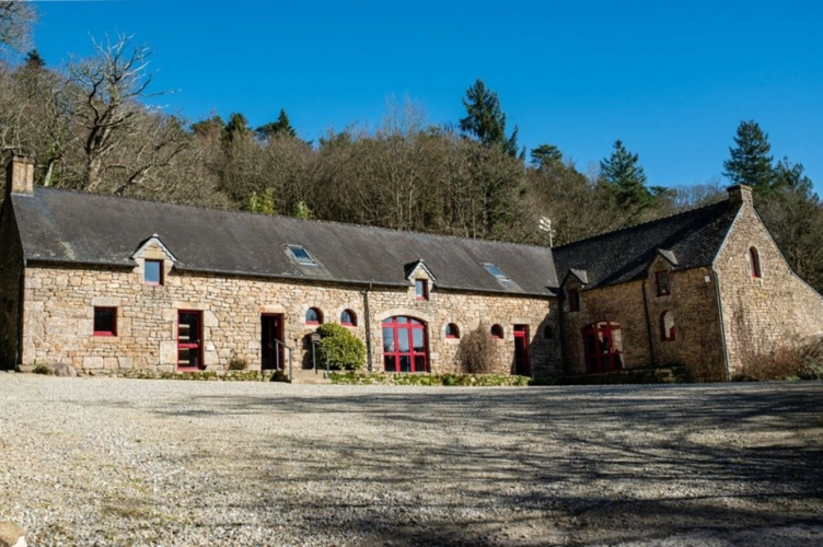 Photos 2 - Touristique - Dpt Morbihan (56), à vendre LE FAOUET Propriété du 19ème de 890 m² sur Domaine de 8 Hectares
