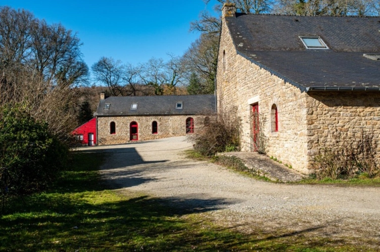 Photos 3 - Touristique - Dpt Morbihan (56), à vendre LE FAOUET Propriété du 19ème de 890 m² sur Domaine de 8 Hectares